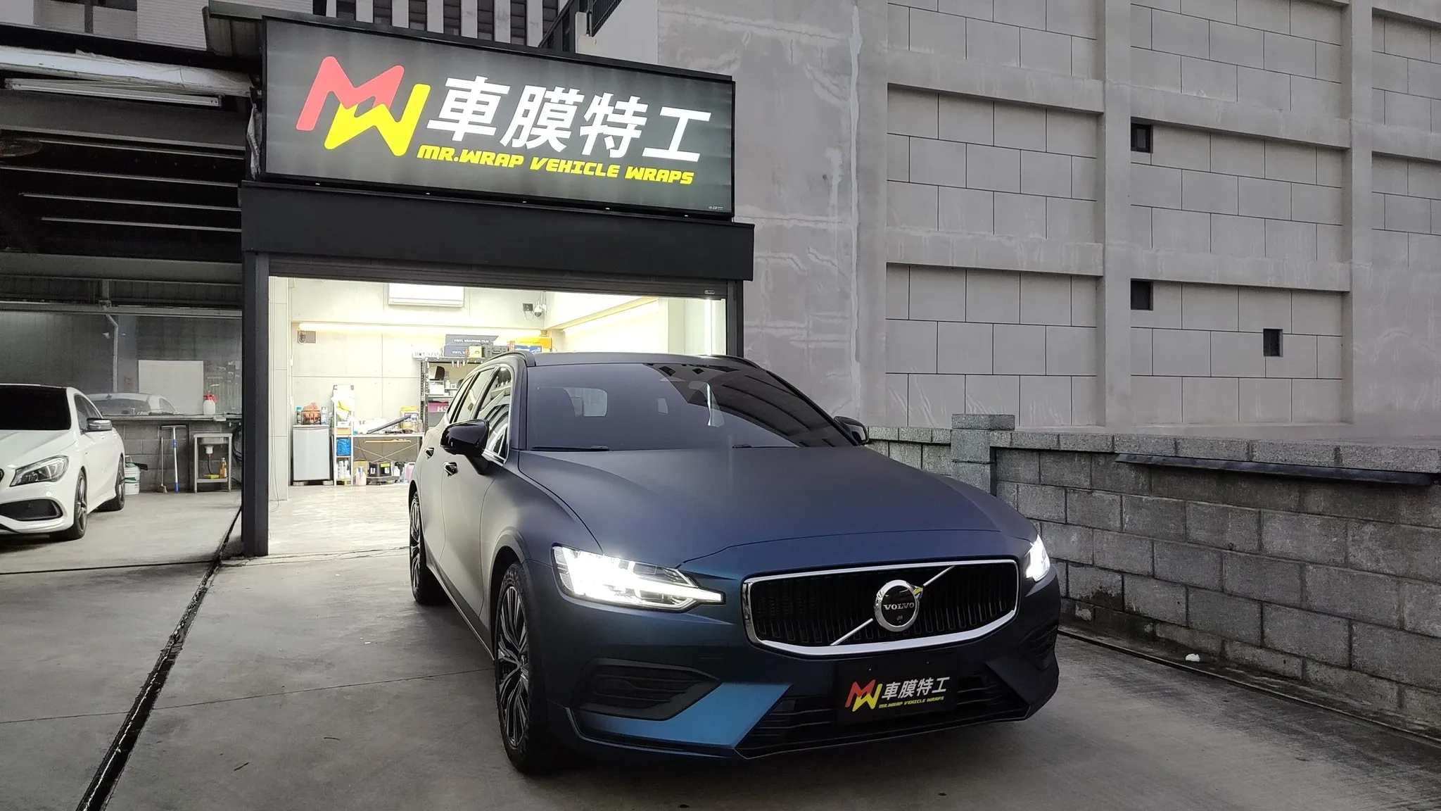 Volvo V60 / LNPPF改色犀牛皮（消光魔焰暗夜藍）