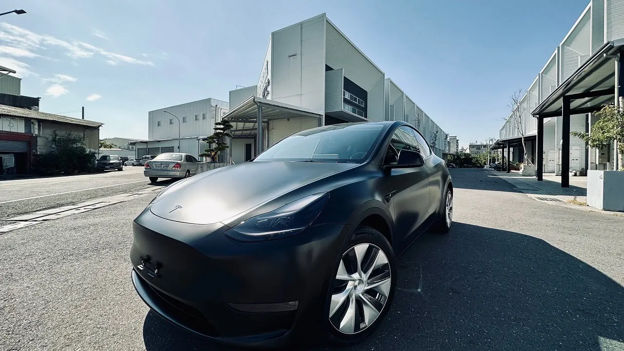 Tesla Model Y 消光犀牛皮 全車包膜