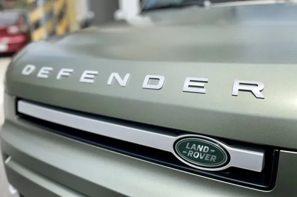 LAND ROVER DEFENDER 消光犀牛皮